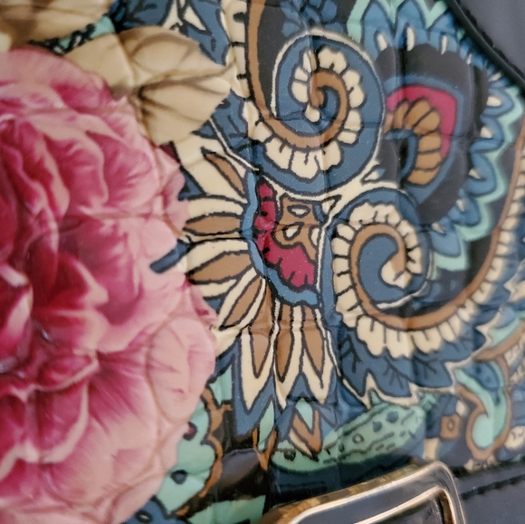 Selling Beautiful Floral Dual Zip Crossbody Purse - Picture 12 of 12